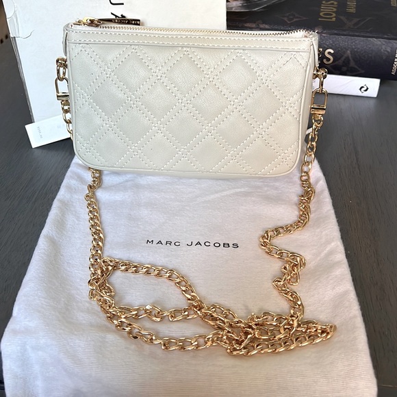Marc Jacobs Handbags - Marc Jacobs quilted crossbody bag